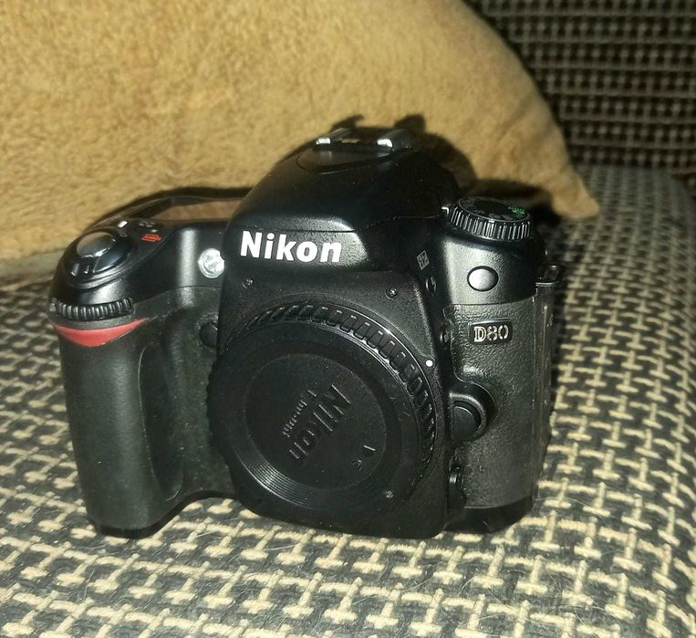 Nikon д80 DSLR APS-C камера