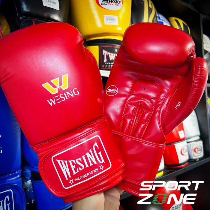 Wesing перчтаки и шлем.