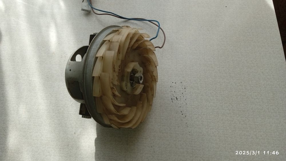 Продам движок и электромоторы