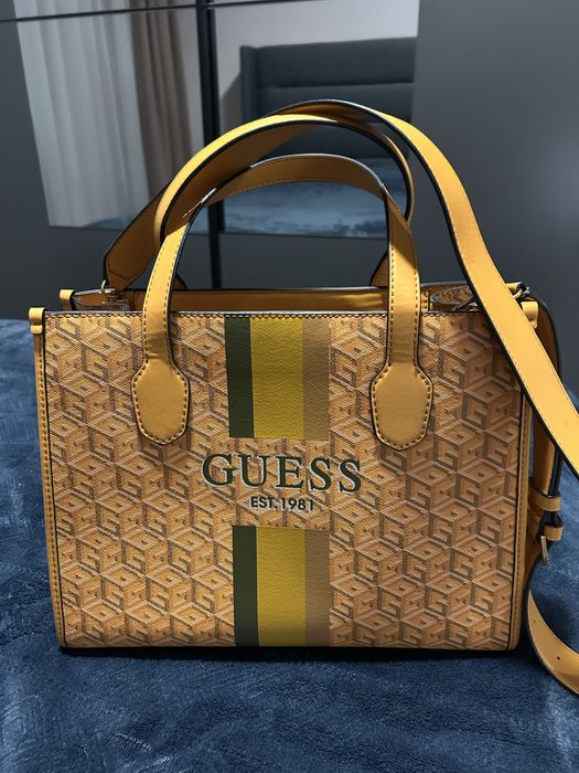 Оригинална чанта Guess