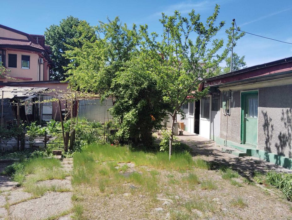De vânzare casă bătrânească + teren 300 mp – Șoseaua Sălaj