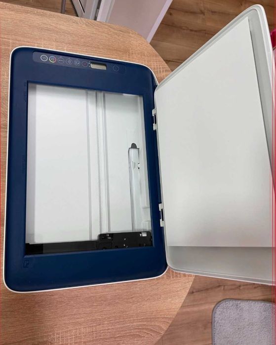 Продавам принтер HP DeskJet 2721e