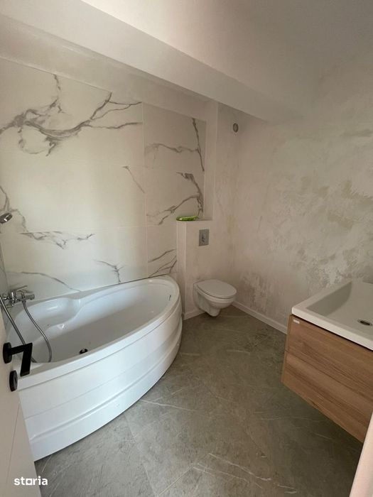 Apartament 3 camere cu curte proprie | Loc parcare inclus