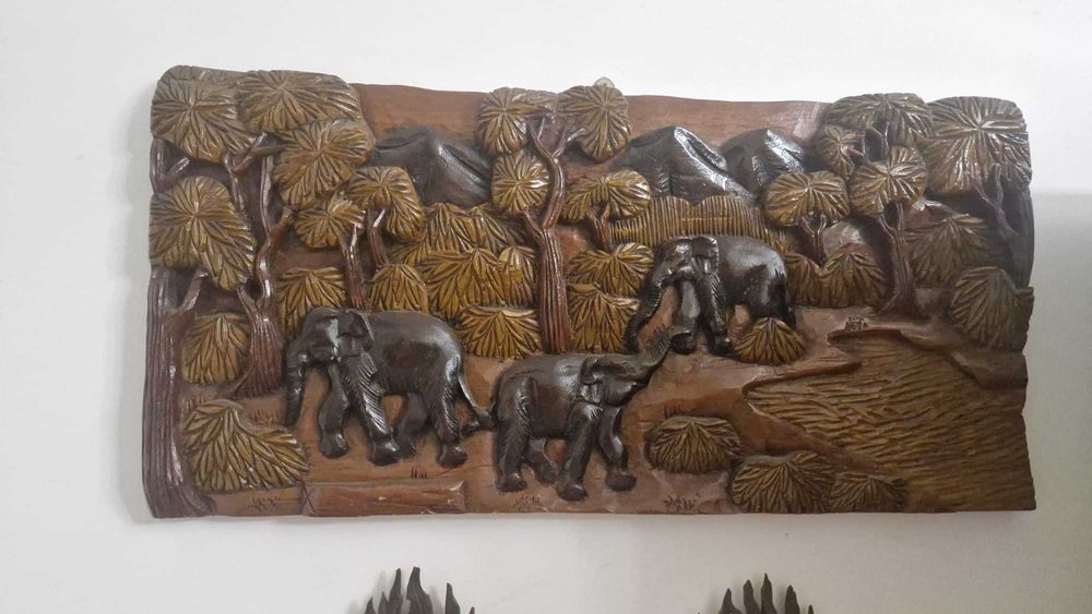 Panou decorativ, Elefanti in jungla 3D, lemn esenta tare, sculptat