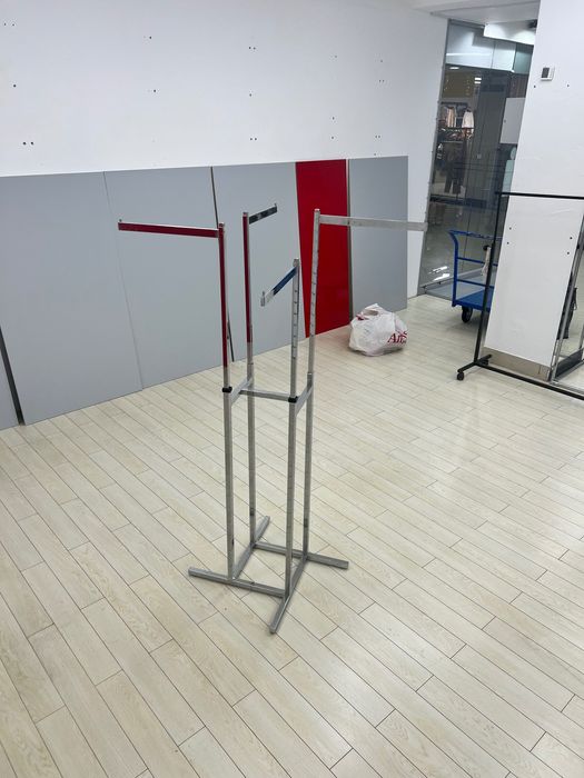 Стоика, магазинов одежды.