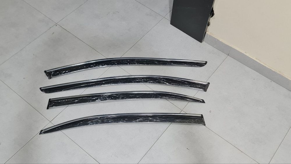 Ветровик  hongqi eqm5