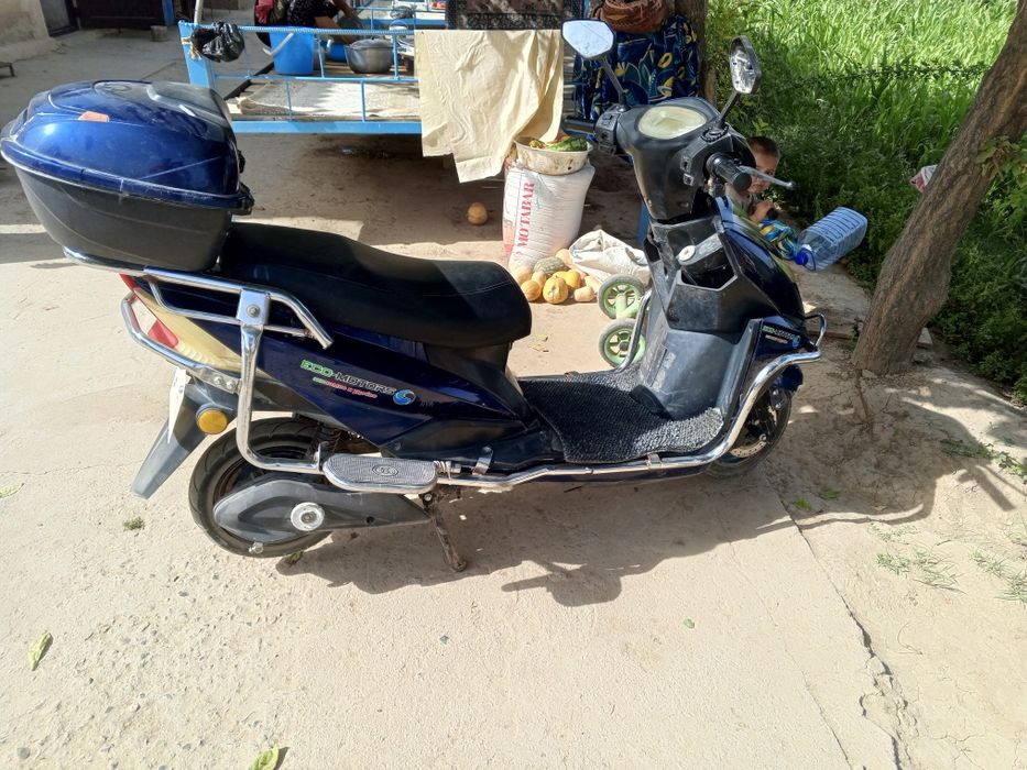 Skuter srochni sotiladi