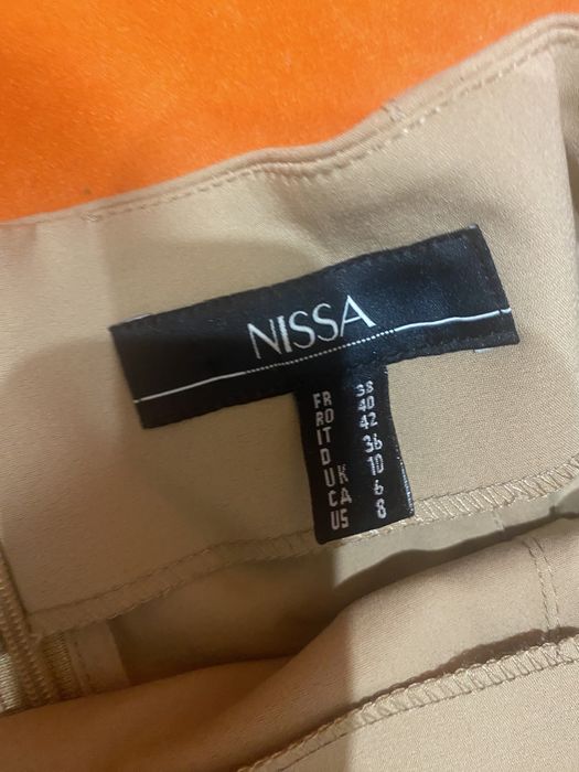 Fusta Nissa purtata o singura data