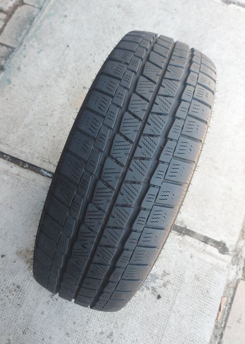 O bucată 215/65 R16C M+S iarnă - una Bridgestone Lassa Falken