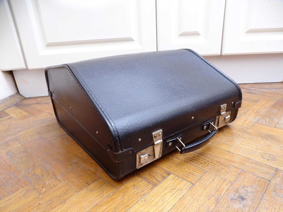 Много запазен куфар