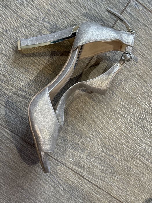 Елегантни женски красиви токчета