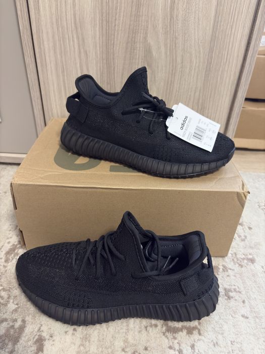 Yeezy 350 vs Onyx Black,noi cu cutie