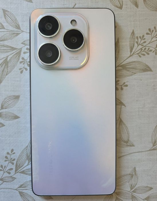 Продаю телефон Tecno spark 20pro