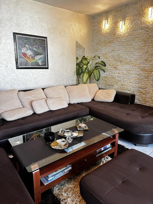 Ъглов диван с лежанка и табуретка