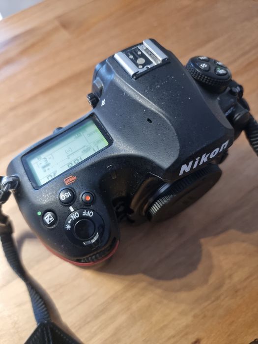 Nikon d850 cu 3 baterii si husa silicon