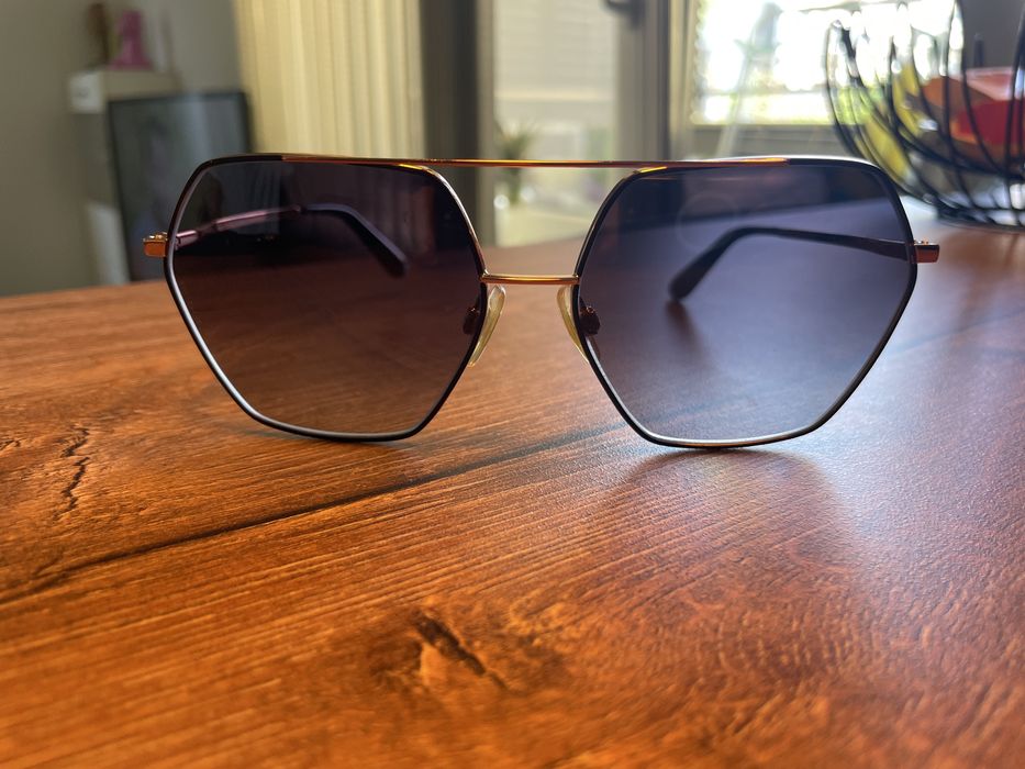 Продавам страхотни слъчеви очила D&G