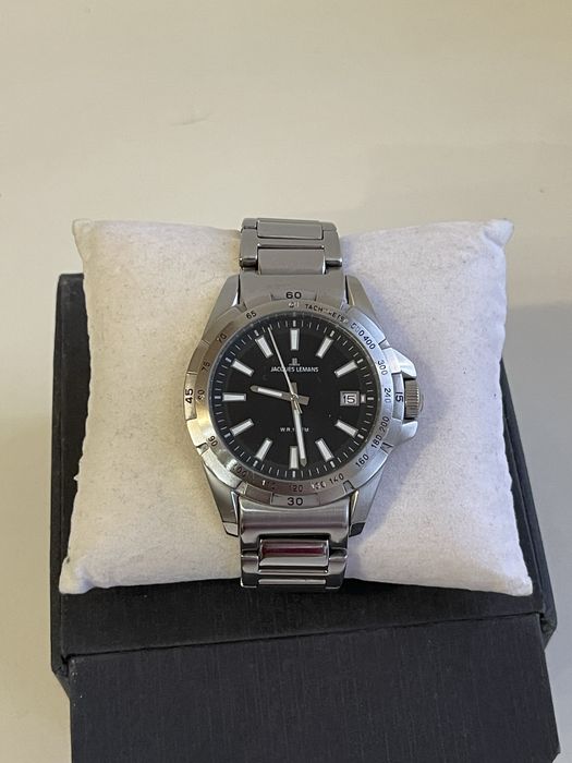 Стильные часы Jacques Lemans