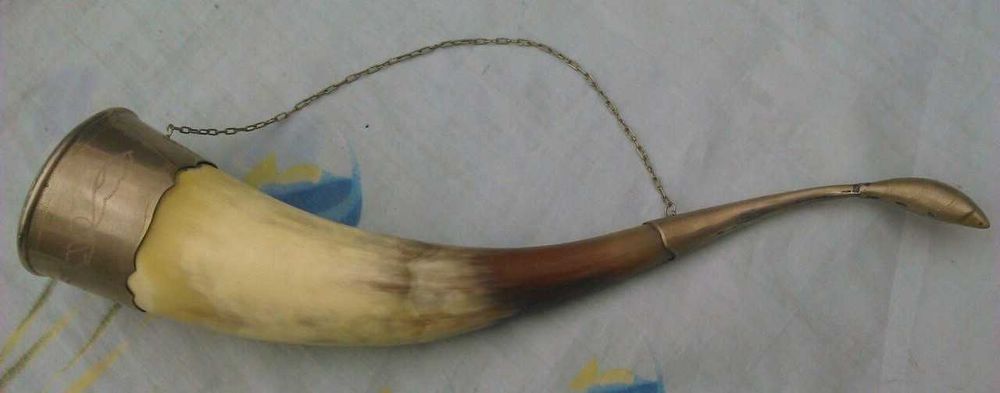 Декоративный рог для вина на украшение застолья