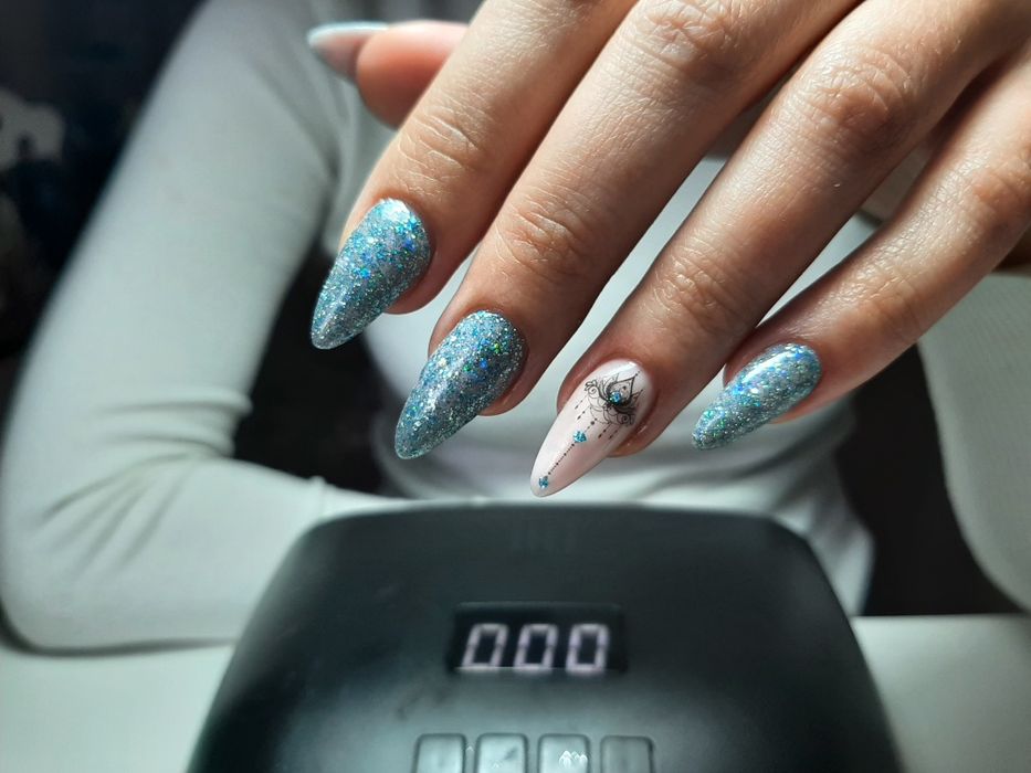 Маникюр, наращивание ногтей 4 мкр