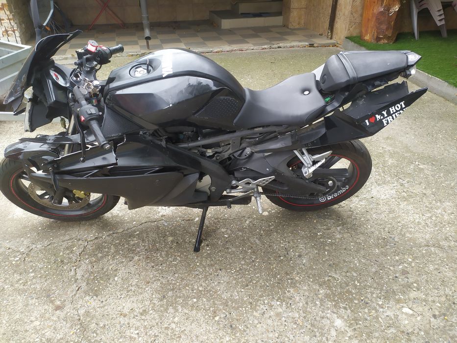 Dezmembrez Yamaha yzf r125 2013