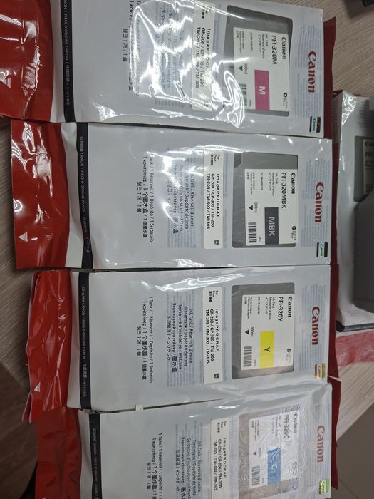 Продам картриджи Canon для плотера