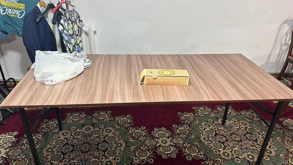 Столы для приема гостей