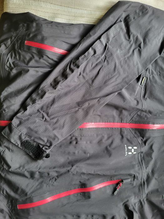Туристическо дамско яке Haglöfs Gore-Tex XL – оригинално, леко и водоустойчиво в отлично състояние