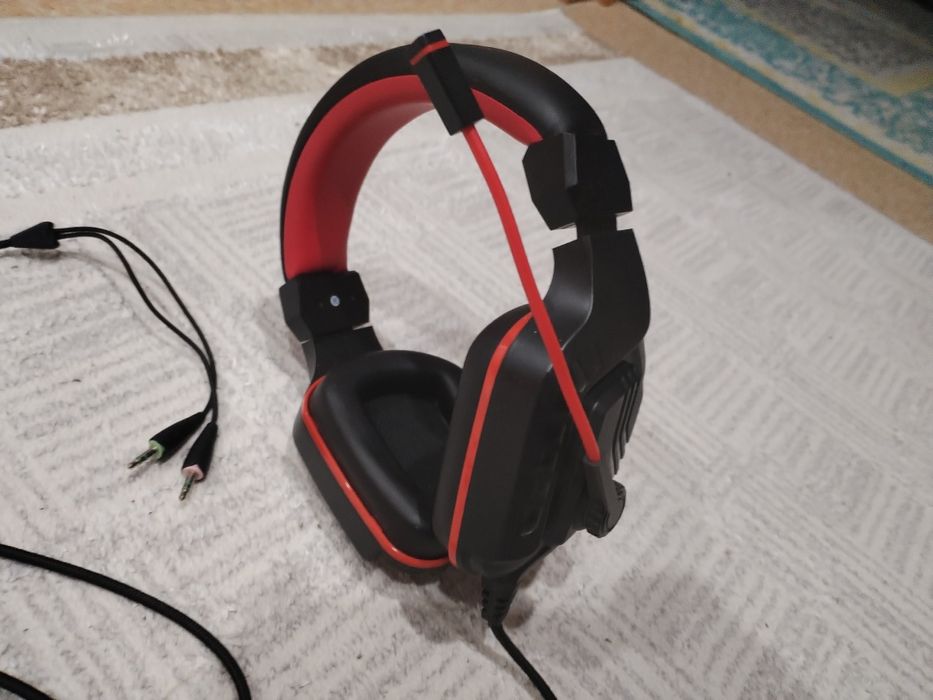 Наушники продам новая