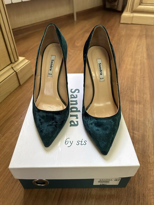 Бархатные туфли с каблуком