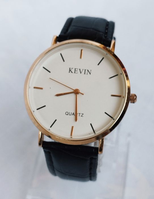 Ceas de mână Kevin cu quartz, din oțel inoxidabil, curea din piele.