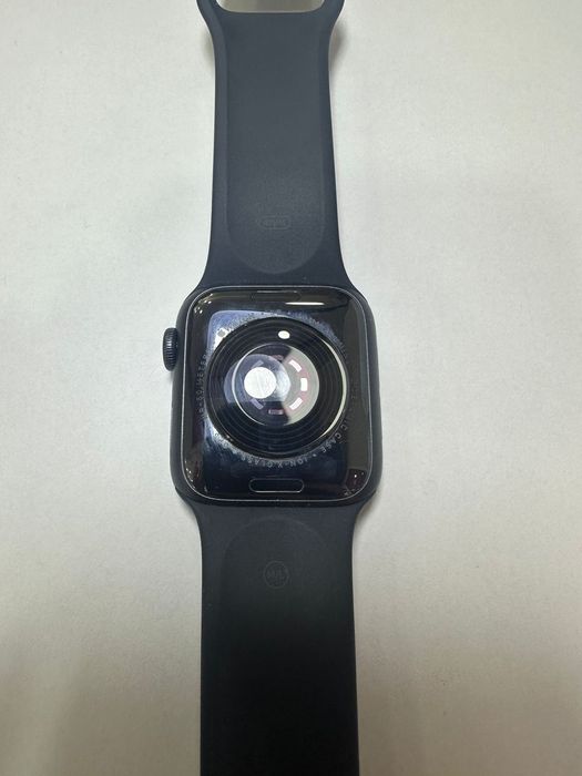 Смарт-часы Apple Watch SE 40 мм черный
