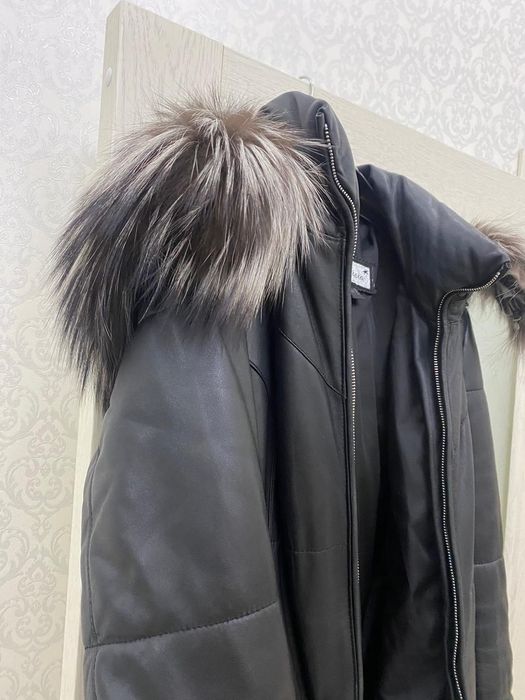 Кожанный пуховик с песцовым воротником