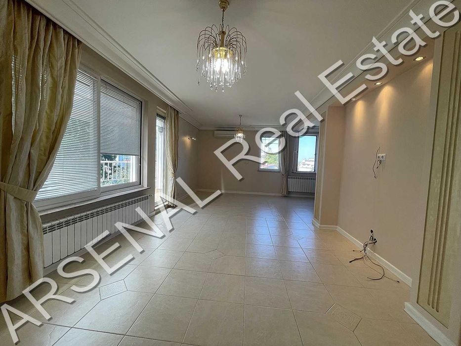 Дава се под наем Тристаен апартамент в София, Лозенец - 185 кв.м за 1250 € - Снимка #2