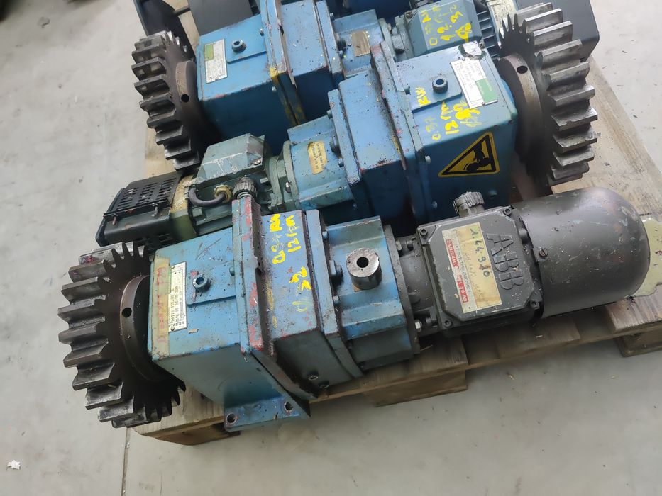 Motor electric trifazat 0.37kW, 12rpm, 220/380V