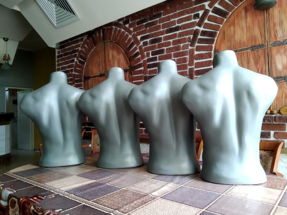 Продавам 105 бр. торсове мъжки и дамски /манекени/