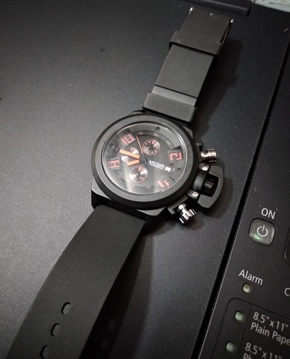 Продам часы Megir