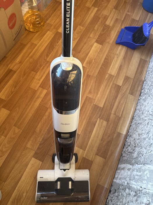 Продам пылесос вертикальный Redkey