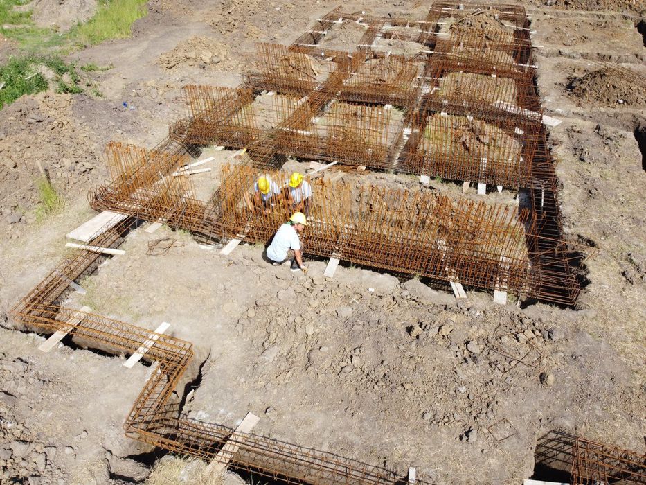 Construim structuri case (case la rosu) din materiale bune si cu grija