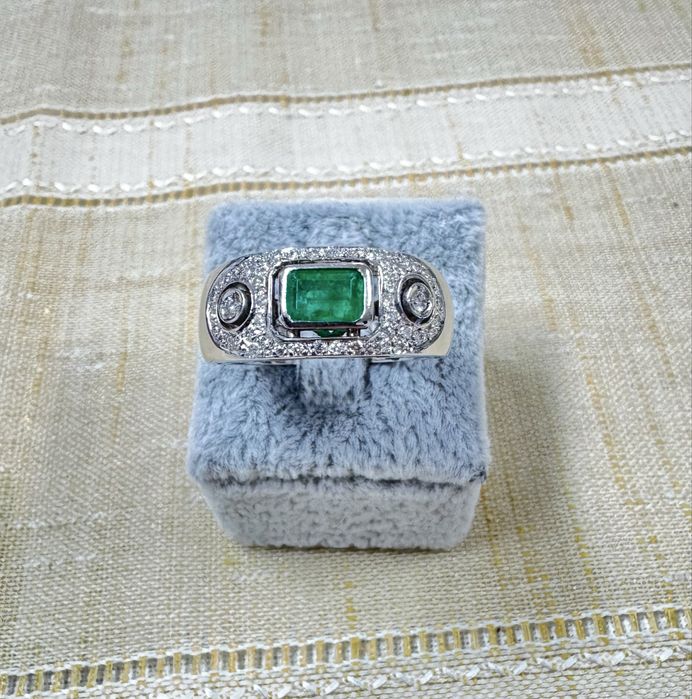 Inel Aur alb 18k cu Smarald si Diamante, pret fix