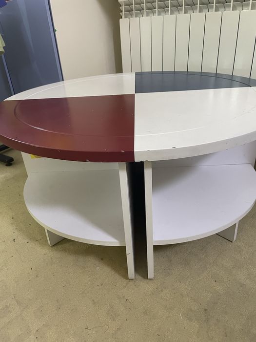 Продам детский стол с 4 табуретками