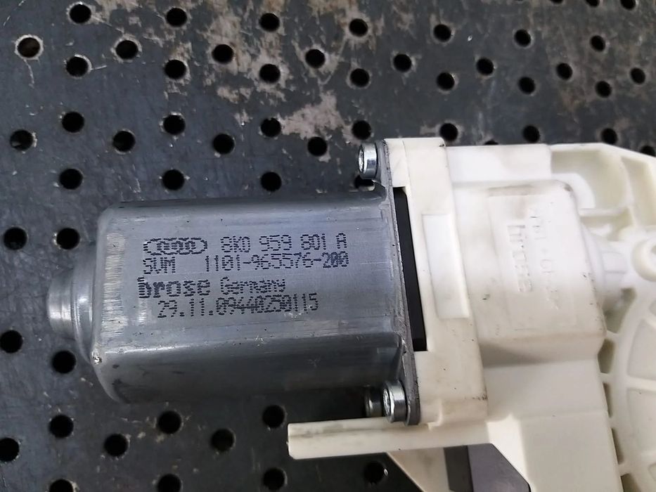 Motoras macara stanga fata audi a4 b8 8k 8k0959801a 7746026820