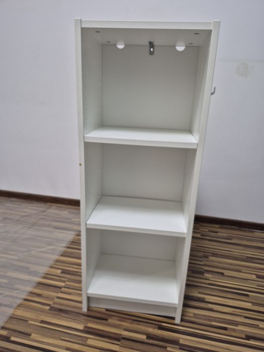 Bibliotecă BILLY  Ikea, alb, 40x28x106 cm 
Bibliotecă, alb, 40x28x106