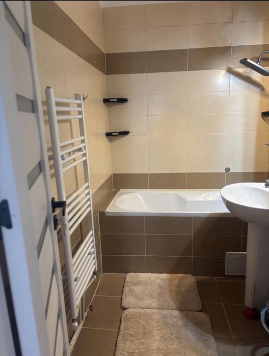 PF inchiriez ap 2 camere decom Strand