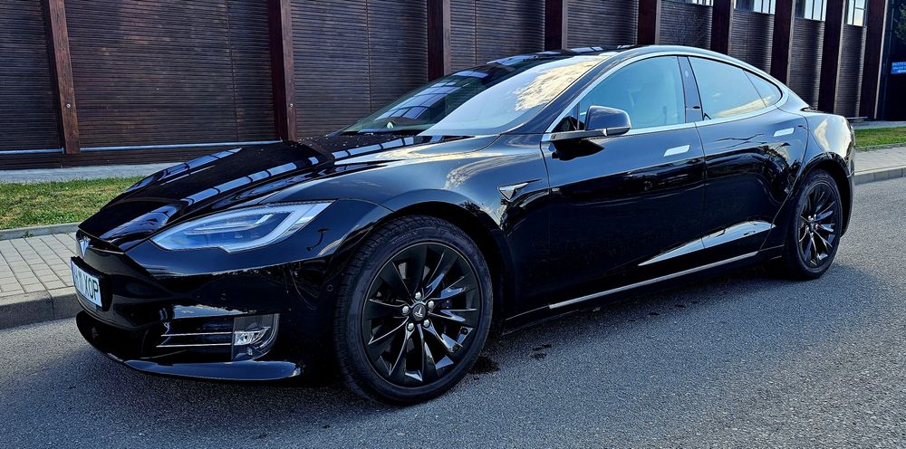 TESLA Model S 2018 — imagine 3