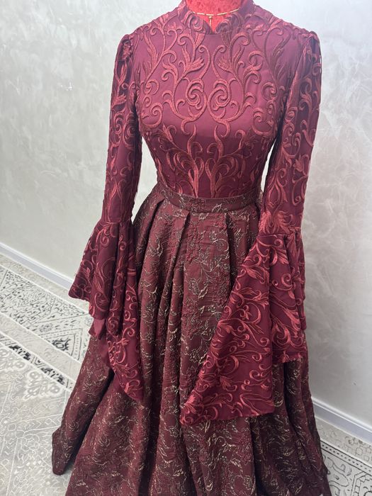 Женское вечернее платье