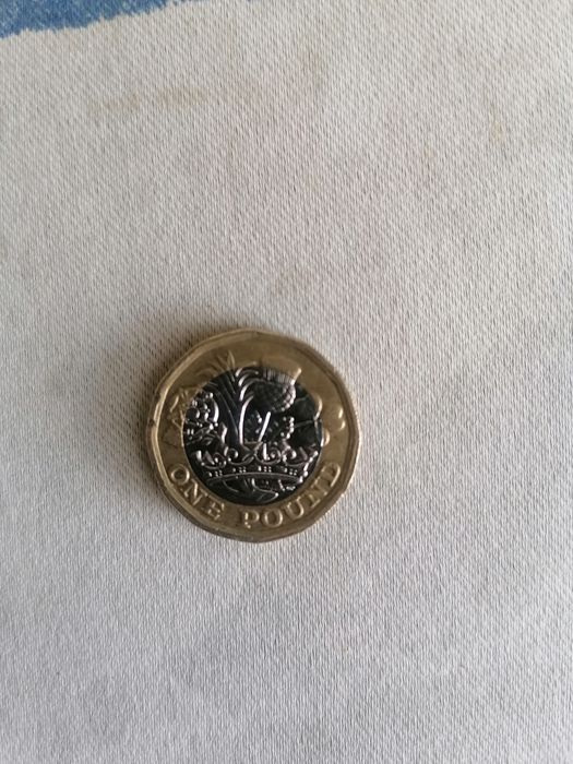 Moneda one pound