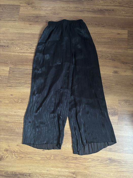 Черен широк панталон размер S,но става и за М
