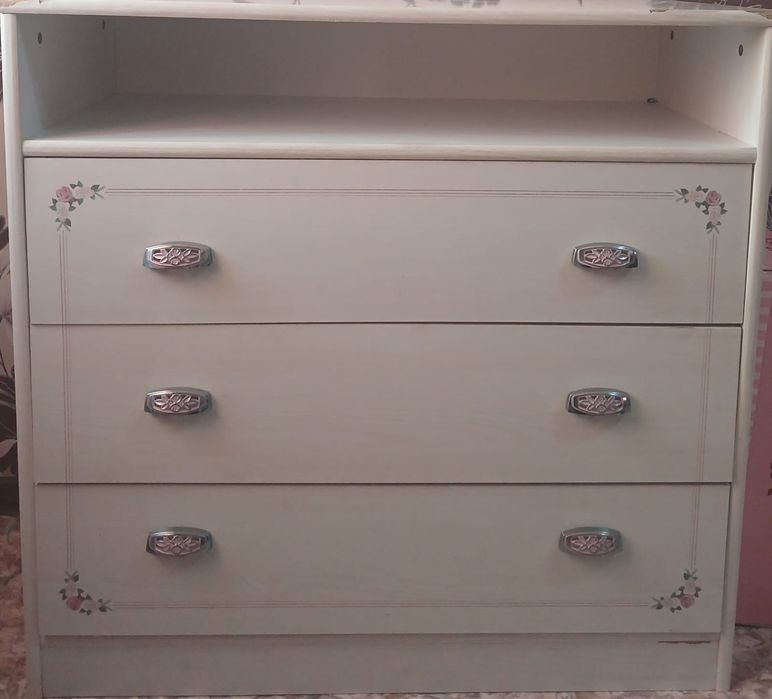 Письменный стол и комод