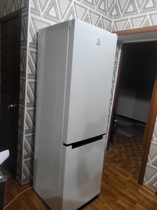 Продам холодильник INDESIT
