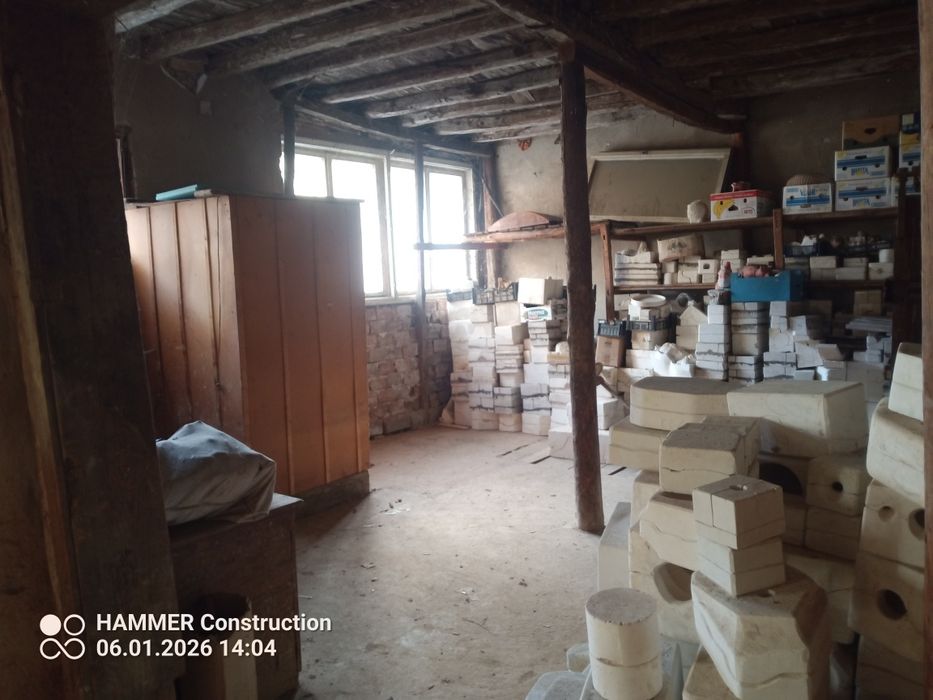 Продава се промишлено помещение / склад